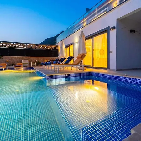 Kalkanda 6 Kisilik Lueks Tatil Villasi Kas
