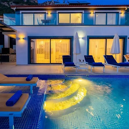 Kalkanda 6 Kisilik Lueks Tatil Villasi Hotel 4*