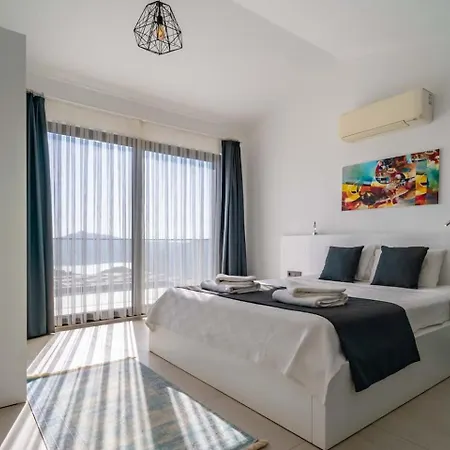 Kalkanda 6 Kisilik Lueks Tatil Villasi Hotel 4*