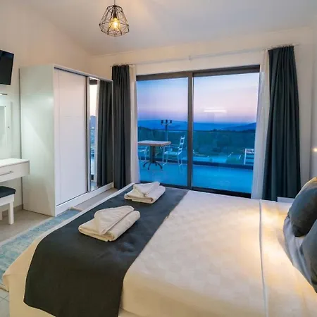 Kalkanda 6 Kisilik Lueks Tatil Villasi Hotel 4*