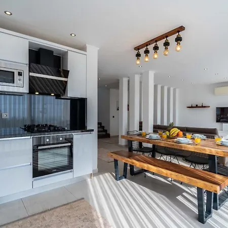Kalkanda 6 Kisilik Lueks Tatil Villasi Kas