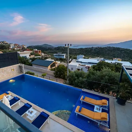 Kalkanda 6 Kisilik Lueks Tatil Villasi Hotel 4*